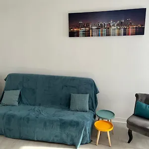  Appartement Charmante Maison De Avec Parking à Côté.